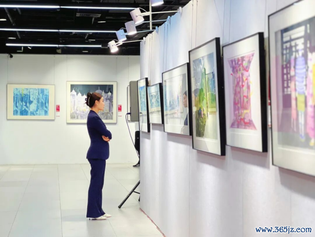 由中国文促会等专揽的“如歌的行板·第三届寰宇女画家版画作品邀请展”巡展首站在上海认真揭幕