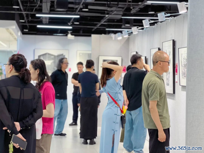 由中国文促会等专揽的“如歌的行板·第三届寰宇女画家版画作品邀请展”巡展首站在上海认真揭幕