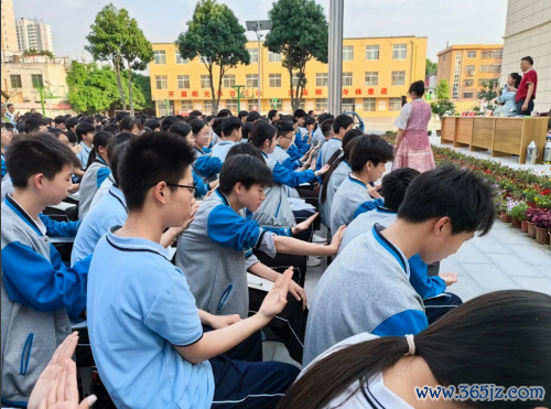 聚焦当下释心焦 轻装逐梦赴中考—吉易和家庭磨真金不怕火首席行家朱其荣为初三学子注入考前能量