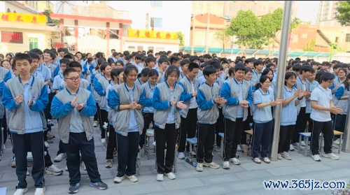 聚焦当下释心焦 轻装逐梦赴中考—吉易和家庭磨真金不怕火首席行家朱其荣为初三学子注入考前能量