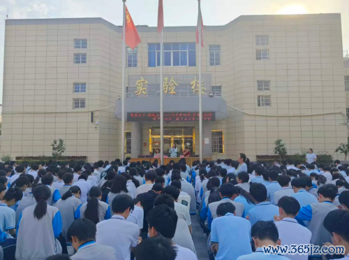 聚焦当下释心焦 轻装逐梦赴中考—吉易和家庭磨真金不怕火首席行家朱其荣为初三学子注入考前能量
