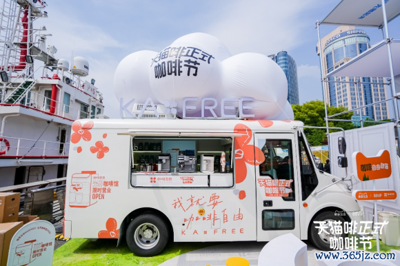 咖啡解放KXFREEE「无界咖啡馆」，一辆巴士重构咖啡体验的场景界限