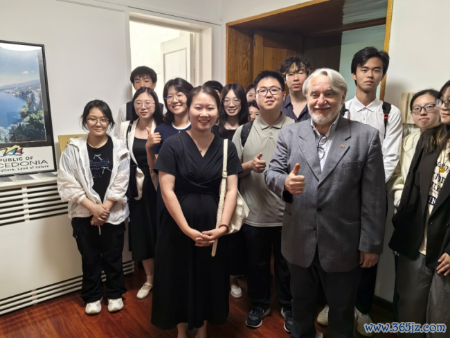 “谈话、艺术与传承”：北马其顿驻华使馆举办圣西里尔与好意思多德日文化活动