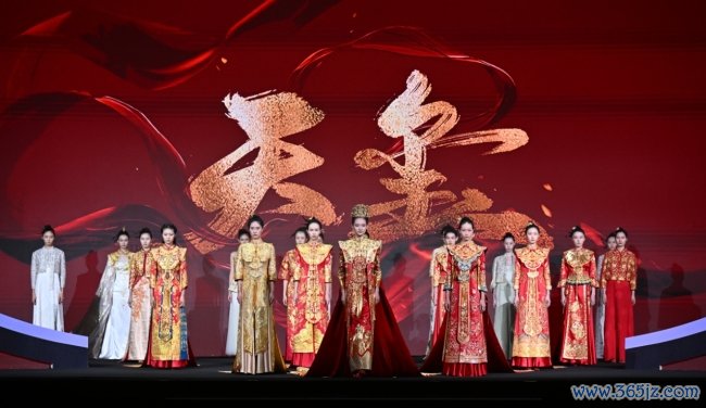 艺秀小镇擎国风新章 六千年文脉花开鹏城  ——“花开中国”工程启新传统文化前锋转化之路