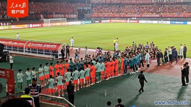 国足为武磊举行国度队百场牵记典礼 荣耀手艺铭记