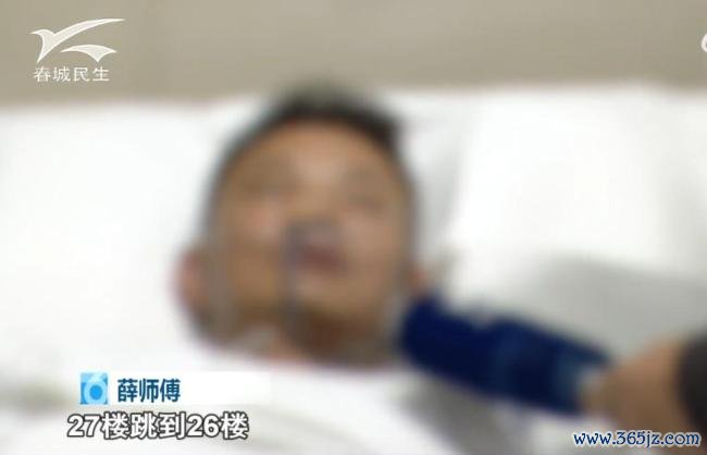男人食用见手青后翻出27楼窗户往下爬