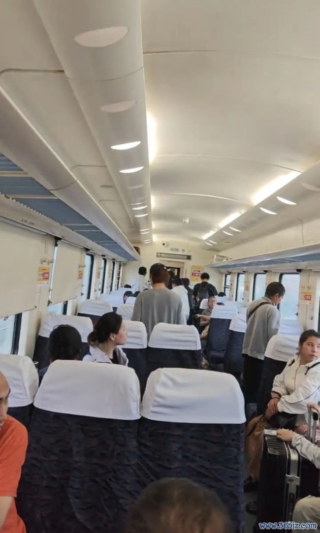 铁路官方通报动身7小时后折返 暴雨致列车折返