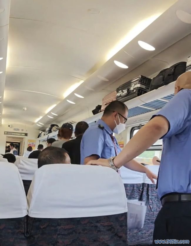 铁路官方通报动身7小时后折返 暴雨致列车折返
