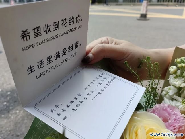 江苏第一批戒指高考的东谈主出现了 笔落卷合，欲望启程