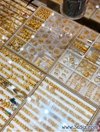 黄金首饰&nbsp; 图片开头：每经记者 潘婷 摄